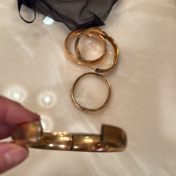 Vintage Elegant Gold Bangle Set - Picture 8 of 9